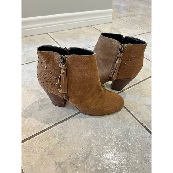 Guess Ankle Booties Studded Block Heel Side Tassel Zip Brown Suede Size 7.5M - Picture 1 of 8